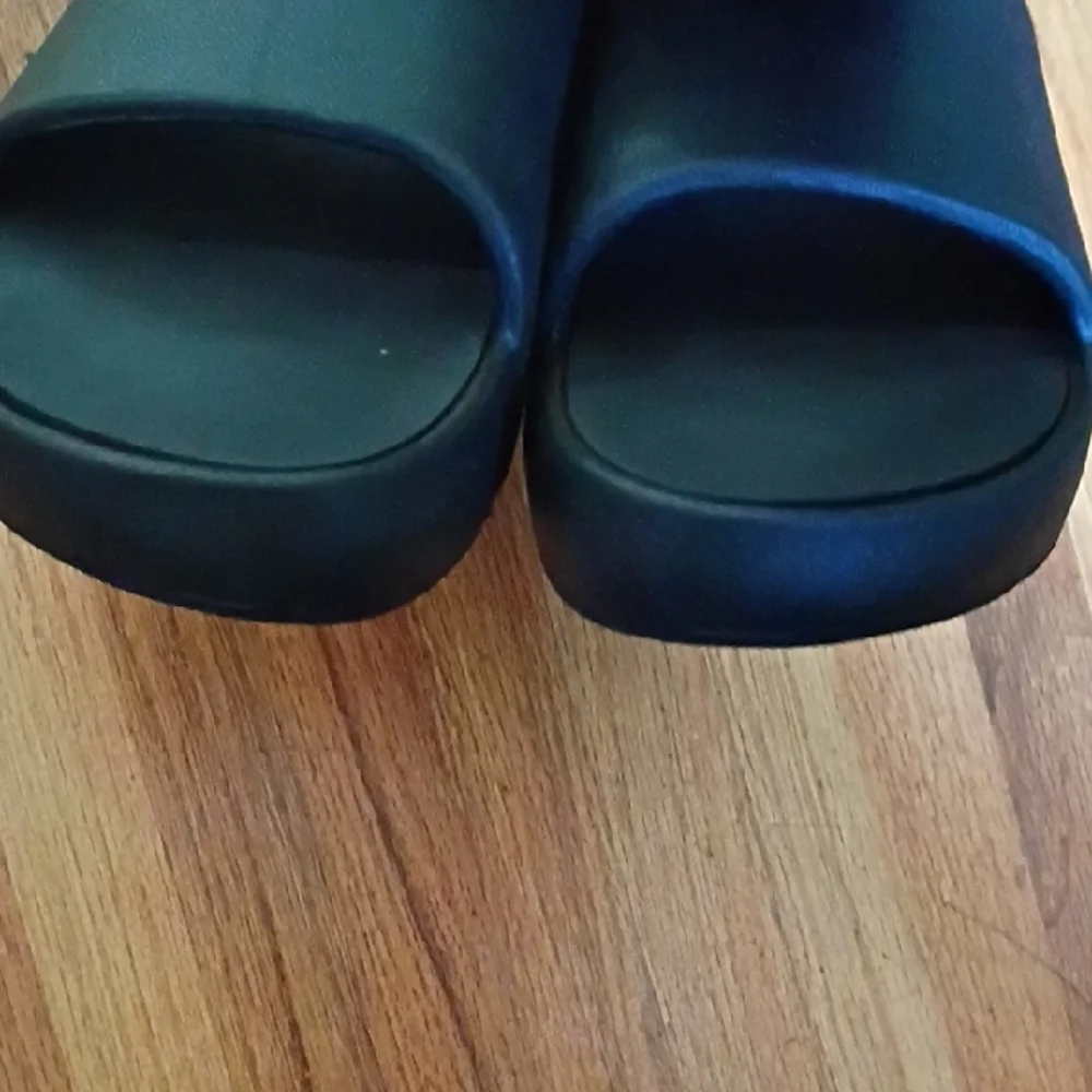 Yellow Box Black Slide Sandals Women's Size 7 - Picture 5 of 7